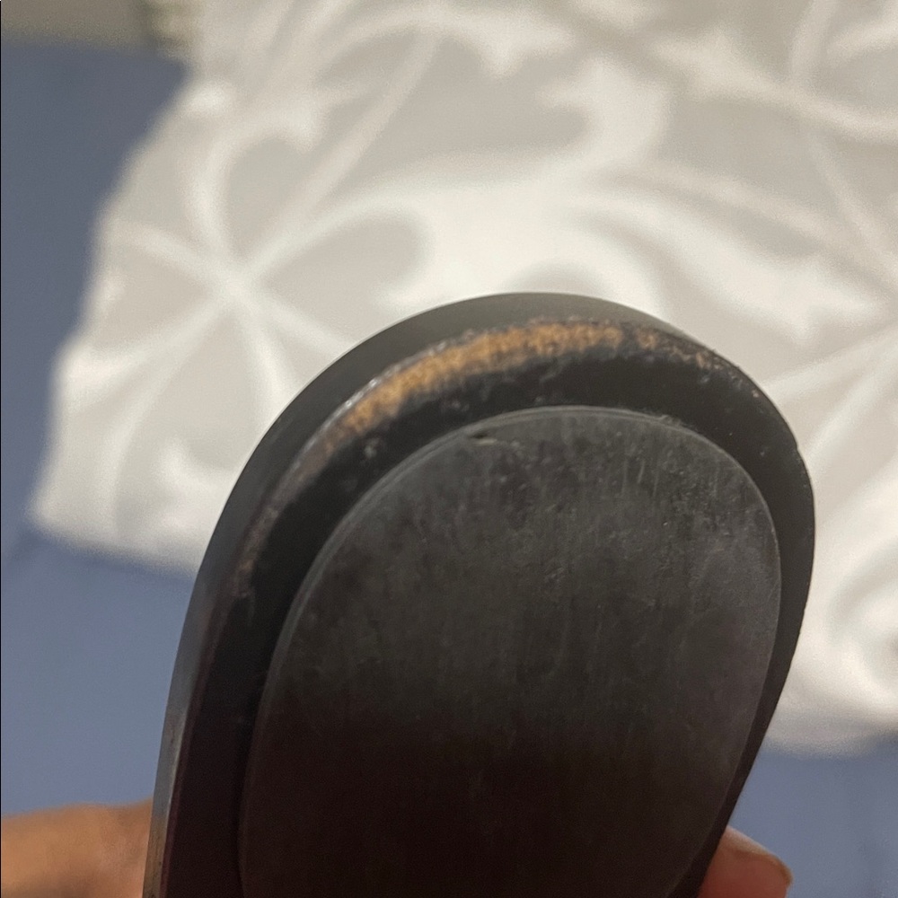 Gucci Women's Sandals in Black and Cream - Picture 5 of 5